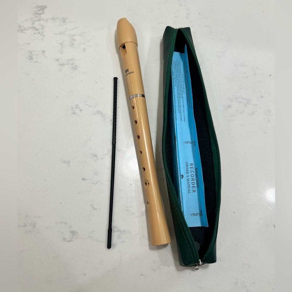 Soprano Tan Recorder with Green Case - Picture 2 of 7